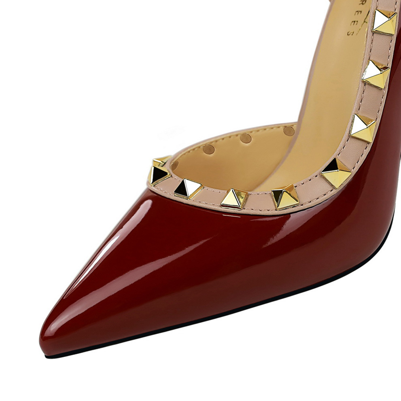 أحذية نسائية مثيرة بكعب عالٍ 1 - مراجعة Shoe Tree وسعره