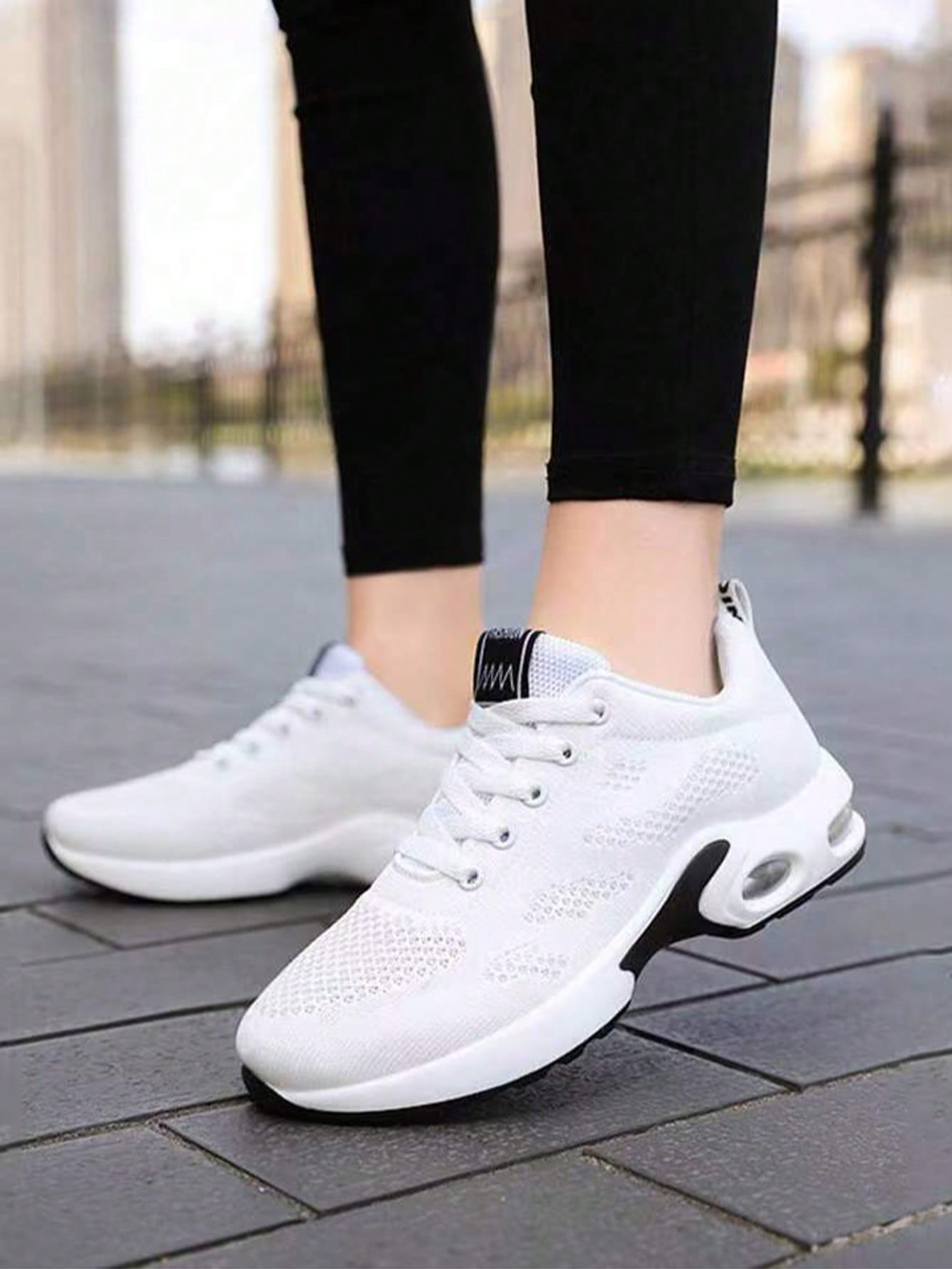 أحذية رياضية جديدة للعمل مخصصة - مراجعة Sneaker Box وسعره