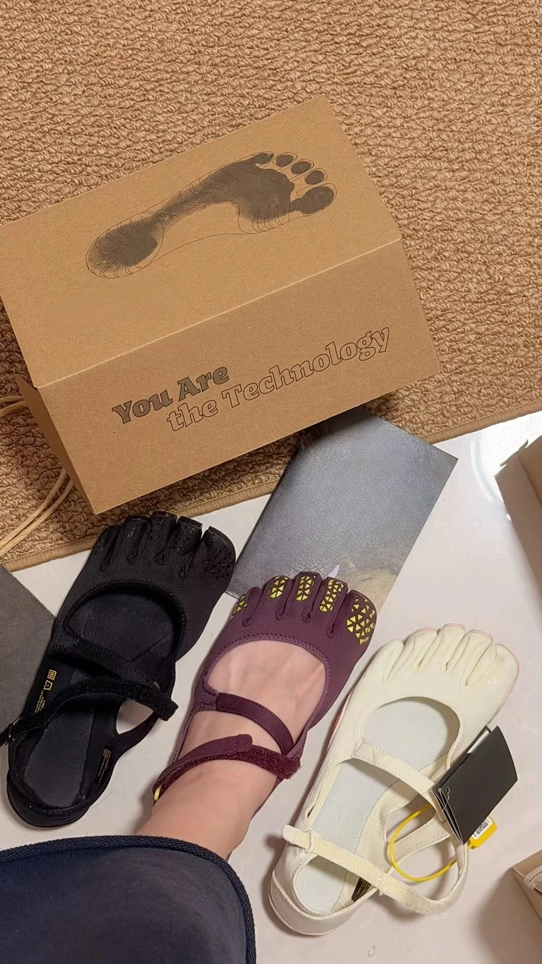حذاء رياضي نسائي أصلي من ماركة - مراجعة Sneaker Box وسعره